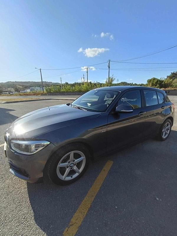 Cinzento Usado 2019 BMW 116 Citadino | € 17.000 (Super Preço) - Imagem 1/4