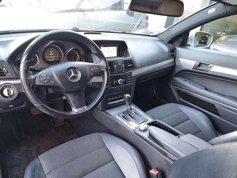 Usado Mercedes E250 Elegance 204 HP (150 kW) 2009 Cinza Coupé