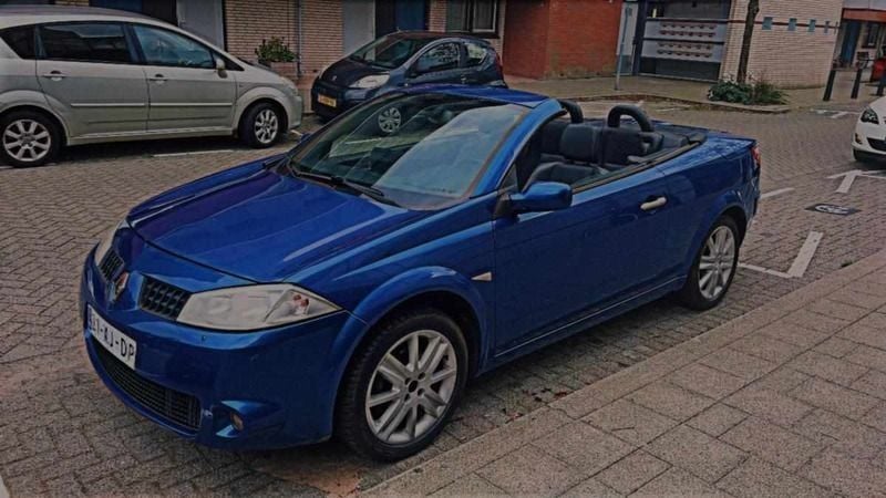 Azul Usado 2005 Renault Mégane II Cabrios | € 4.250 - Imagem 1/4