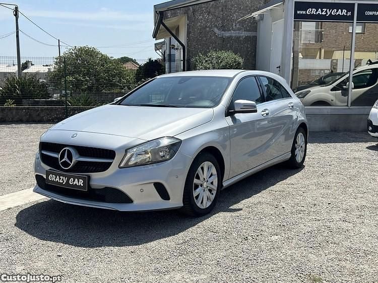 Cinza Usado 2016 Mercedes A160 Style Citadino | € 16.400 (Preço justo) - Imagem 1/1