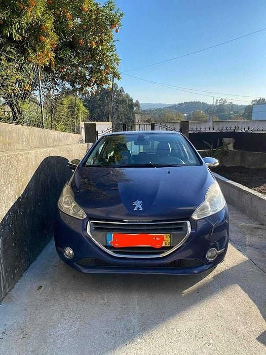 Usado 2013 Peugeot 208 Allure Citadino | € 7.350 (Preço justo) - Imagem 1/4