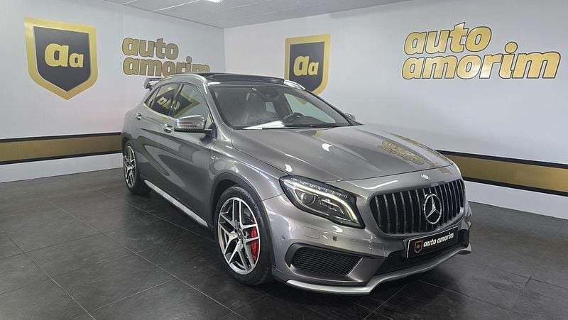 Cinza Usado 2014 Mercedes GLA45 AMG AMG SUV | € 34.750 - Imagem 1/4