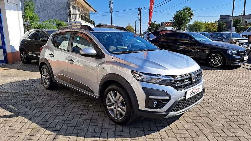 Cinzento Usado 2022 Dacia Sandero Comfort Citadino | € 14.900 (Preço justo) - Imagem 1/4