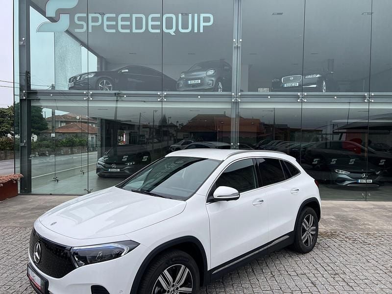 Cinza Usado 2025 Mercedes EQA300 Electric Art SUV | € 41.750 - Imagem 1/4
