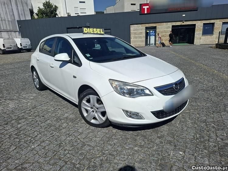 Branco Usado 2011 Opel Astra Njoy | € 6.990 (Preço justo) - Imagem 1/1