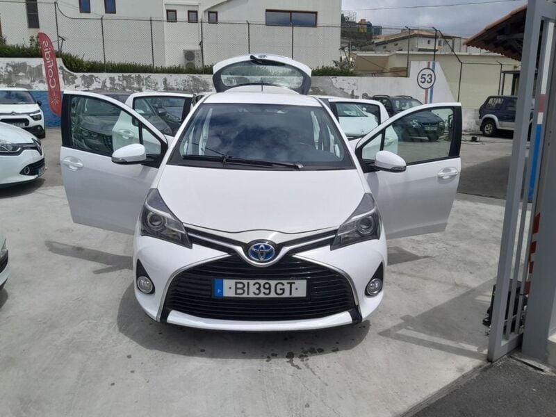 Branco Usado 2016 Toyota Yaris Hybrid Comfort | € 17.900 (Caro) - Imagem 1/4