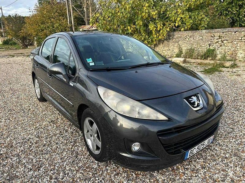 Usado 2010 Peugeot 207 Sedan | € 3.200 (Preço justo) - Imagem 1/4