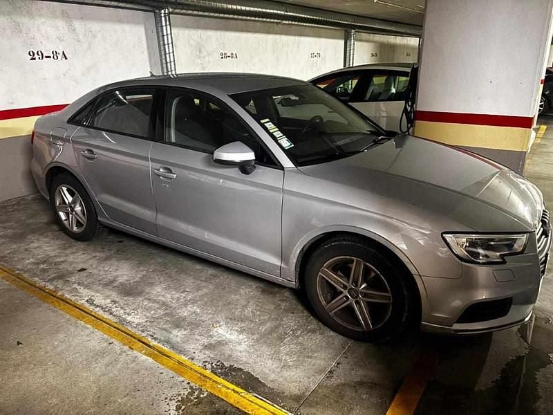 Cinzento Usado 2016 Audi A3 Premium Citadino | € 16.500 (Bom preço) - Imagem 1/4