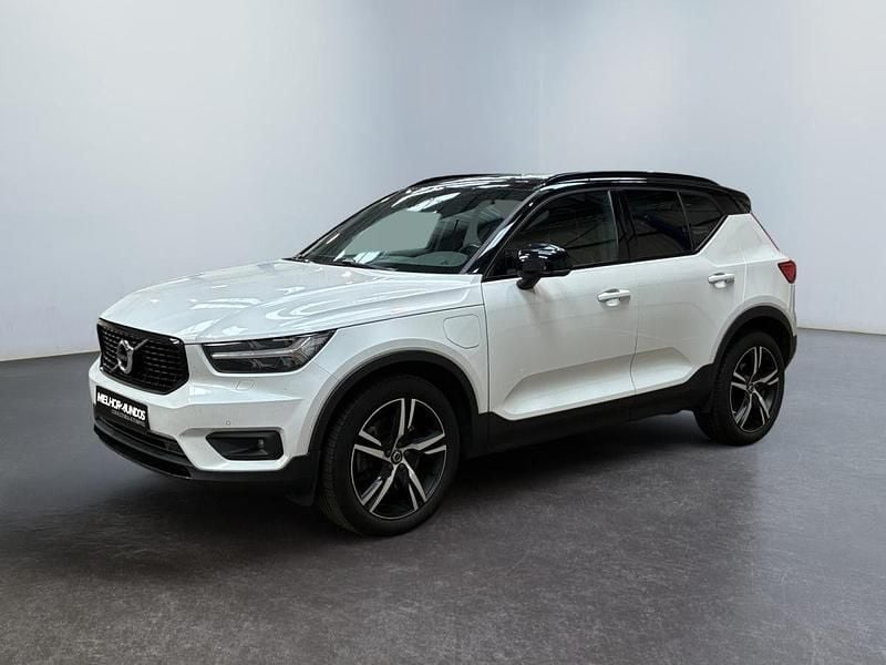 Branco Usado 2021 Volvo XC40 R-Design SUV | € 25.990 - Imagem 1/4