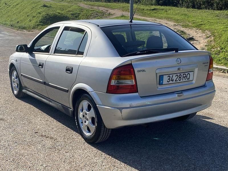 Usado Opel Astra 90 HP (66 kW) 2001 Sedan