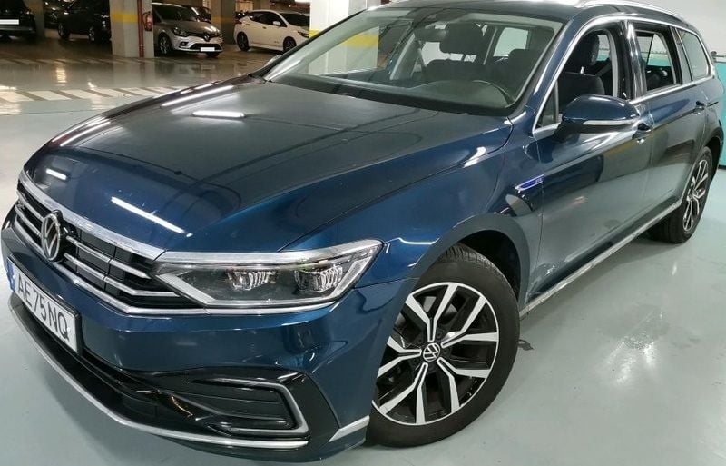 Azul Usado 2020 VW Passat GTE Carrinha | € 22.599 (Preço justo) - Imagem 1/4