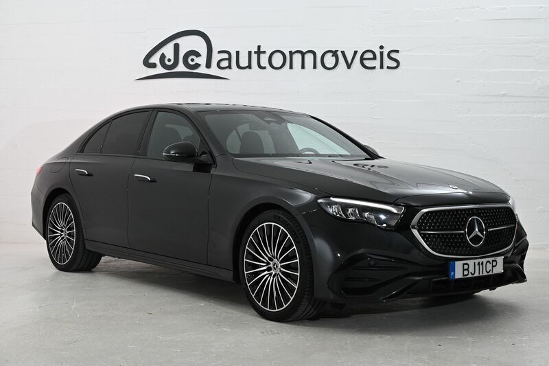 Cinza Usado 2024 Mercedes E300 AMG line Sedan | € 62.900 - Imagem 1/4