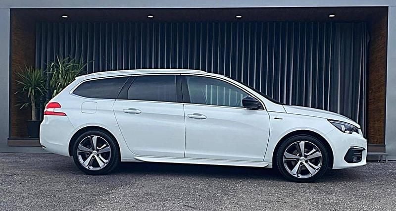 Usado Peugeot 308 SW 130 HP (95 kW) 2019 Branco Carrinha