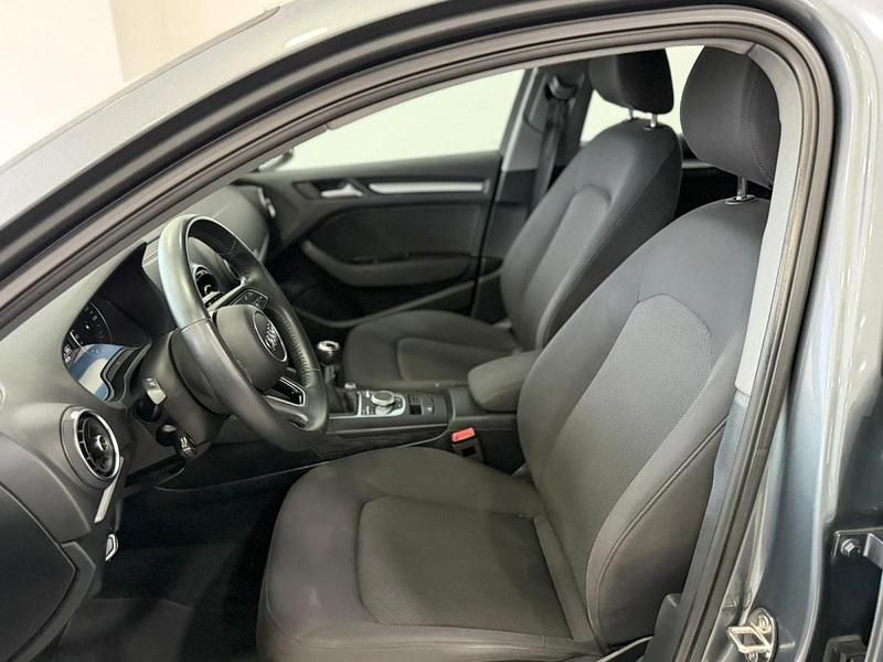 Usado Audi A3 Design 116 HP (85 kW) 2019 Cinza Sedan