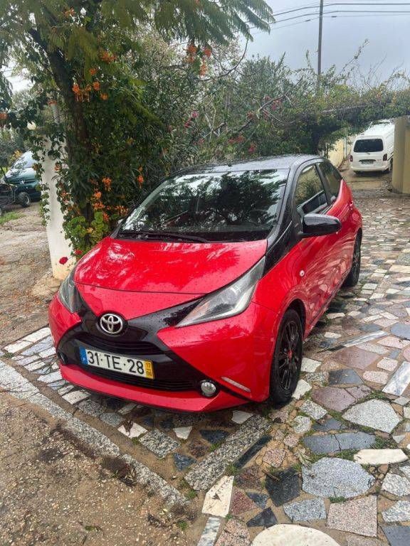 Vermelho Usado 2017 Toyota Aygo X-play Citadino | € 11.900 - Imagem 1/4