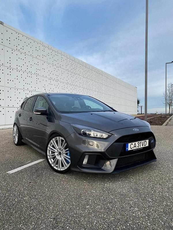 Cinzento Usado 2016 Ford Focus RS | € 32.900 - Imagem 1/4