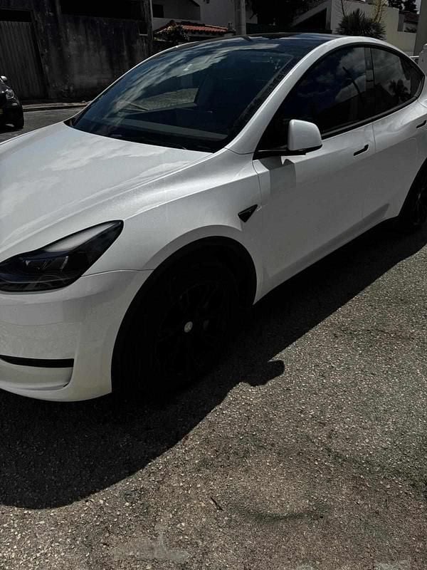 Branco Usado 2023 Tesla Model Y Standard Range SUV | € 31.457 (Preço justo) - Imagem 1/4