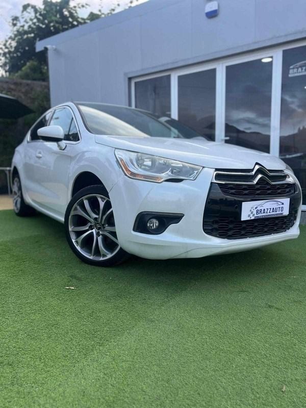 Branco Usado 2012 Citroën DS4 Citadino | € 9.900 - Imagem 1/4