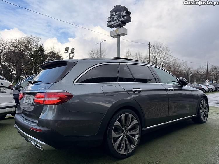 Cinza Usado 2018 Mercedes E220 Avantgarde Carrinha | € 33.500 (Preço justo) - Imagem 1/1