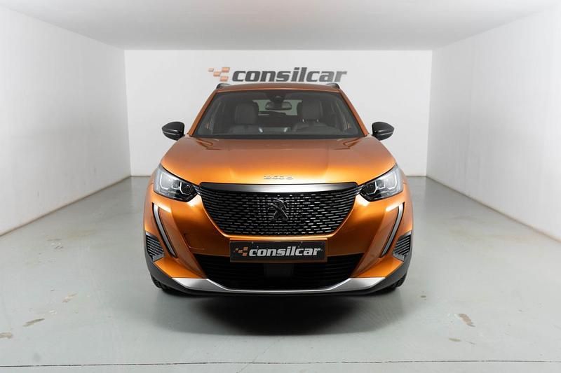 Usado Peugeot 2008 Allure 102 HP (75 kW) 2023 Laranja SUV