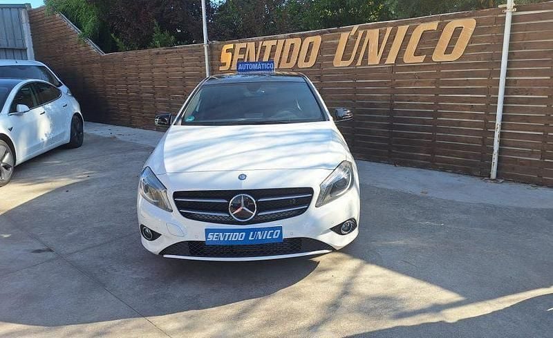 Branco Usado 2015 Mercedes A180 Urban Coupé | € 17.980 (Bom preço) - Imagem 1/4