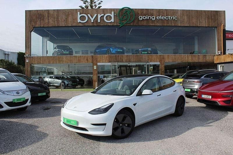 Branco Usado 2021 Tesla Model 3 Sedan | € 24.900 (Preço justo) - Imagem 1/4
