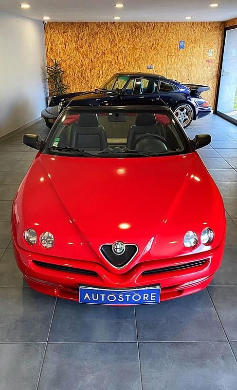Usado Alfa Romeo Spider 144 HP (105 kW) 2001 Vermelho Cabrios