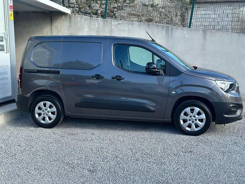 Usado Opel Combo 102 HP (75 kW) 2022 Cinza Monovolume