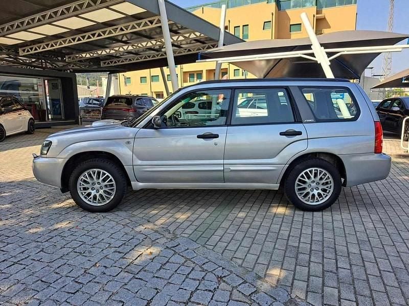 Usado Subaru Forester 177 HP (130 kW) 2002 Cinza prata SUV