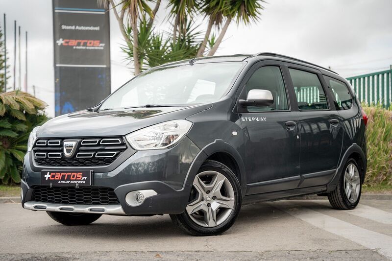 Cinza Usado 2019 Dacia Lodgy Stepway Monovolume | € 13.800 (Preço elevado) - Imagem 1/4