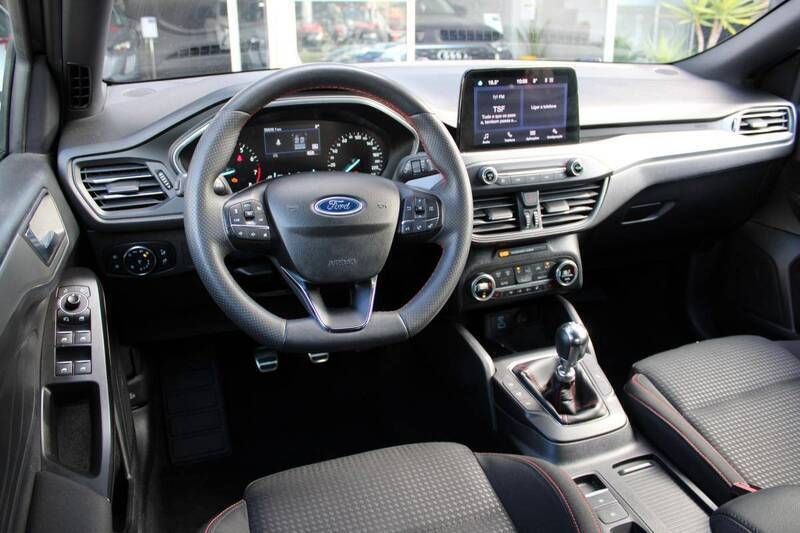 Usado Ford Focus ST-Line 125 HP (91 kW) 2022 Cinzento Citadino