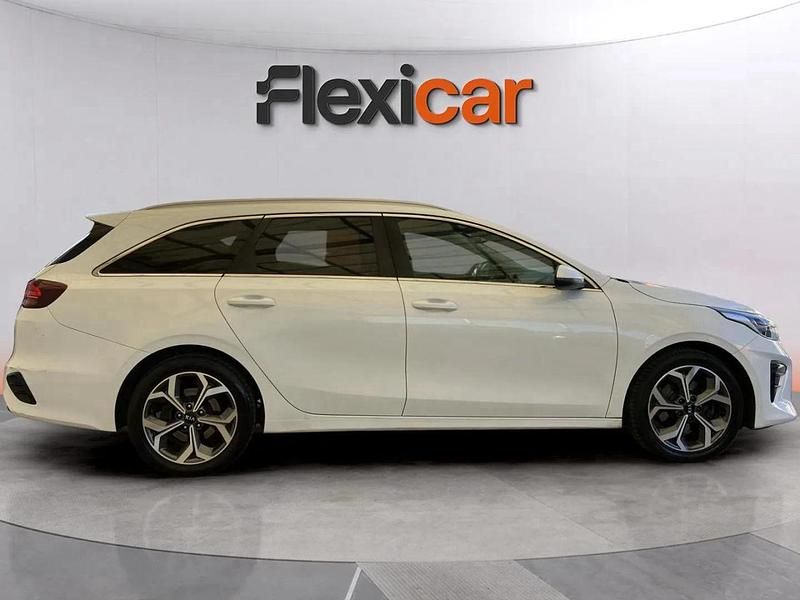 Branco Usado 2021 Kia Ceed Sport Citadino | € 15.490 (Preço justo) - Imagem 1/4