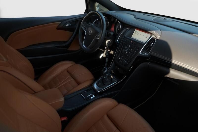 Usado Opel Cascada S 140 HP (102 kW) 2017 Verde Cabrios