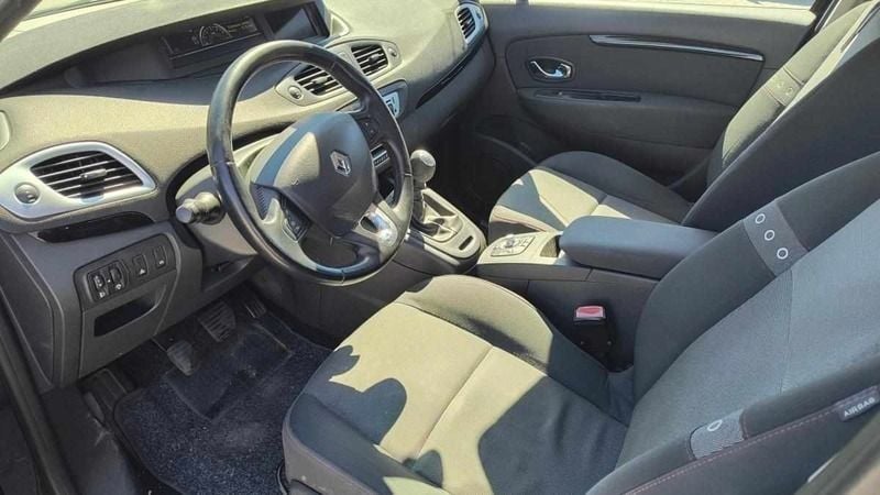 Preto Usado 2013 Renault Scénic III Monovolume | € 4.900 (Super Preço) - Imagem 1/4