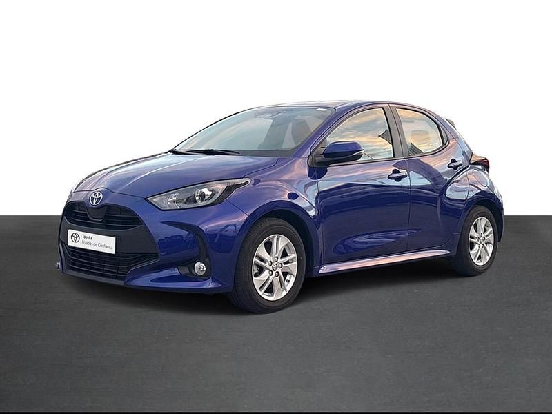Azul (pintura metalizada) Usado 2024 Toyota Yaris Comfort | € 24.750 (Preço justo) - Imagem 1/4
