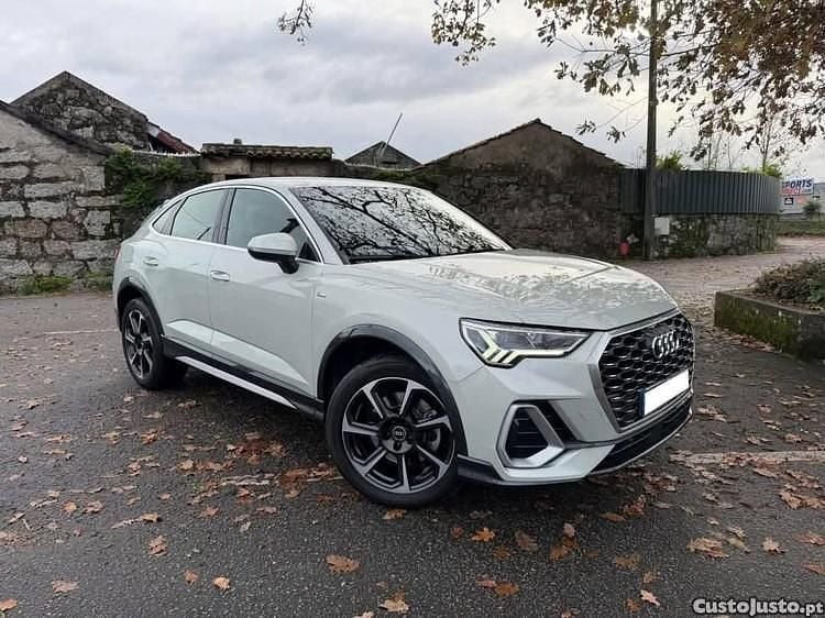 Cinza Usado 2021 Audi Q3 Sportback S-Line SUV | € 34.990 - Imagem 1/1