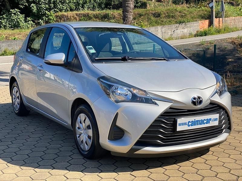 Cinzento Usado 2018 Toyota Yaris Comfort | € 12.900 (Preço justo) - Imagem 1/4