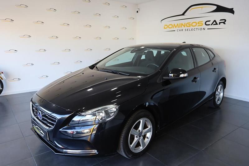 Usado Volvo V40 Kinetic 120 HP (88 kW) 2016 Preto