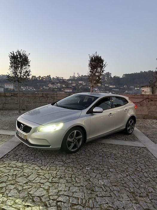 Usado 2017 Volvo V40 Sedan | € 9.000 - Imagem 1/4