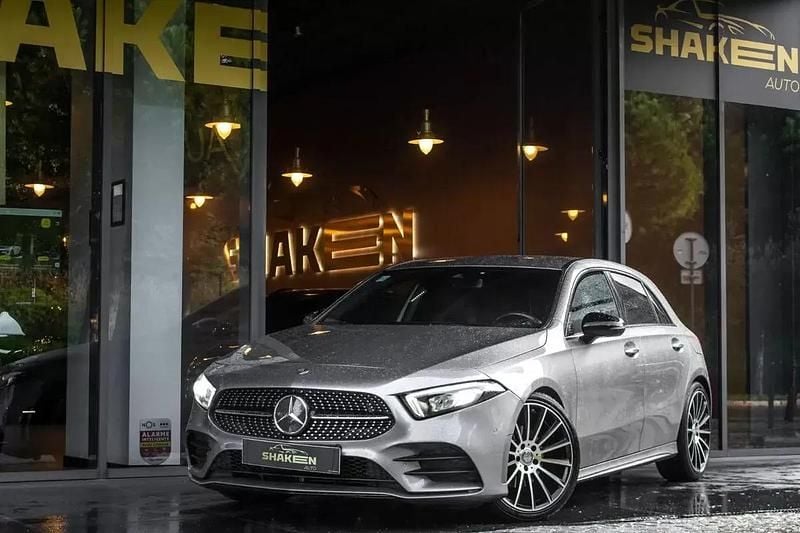 Cinza antracite Usado 2021 Mercedes A180 AMG line Citadino | € 25.750 (Preço justo) - Imagem 1/4