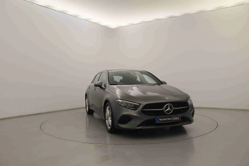 Cinzento Usado 2023 Mercedes A200 Citadino | € 34.490 (Preço justo) - Imagem 1/4