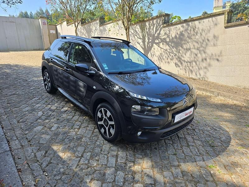 Preto Usado 2015 Citroën C4 Feel | € 9.990 (Preço justo) - Imagem 1/4
