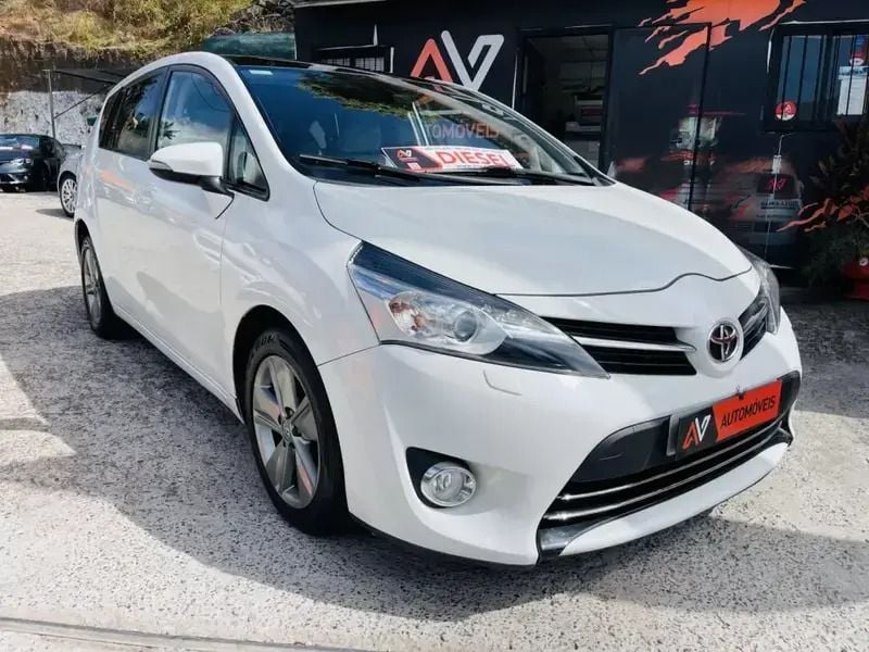 Branco Usado 2014 Toyota Verso Comfort Monovolume | € 16.750 - Imagem 1/4