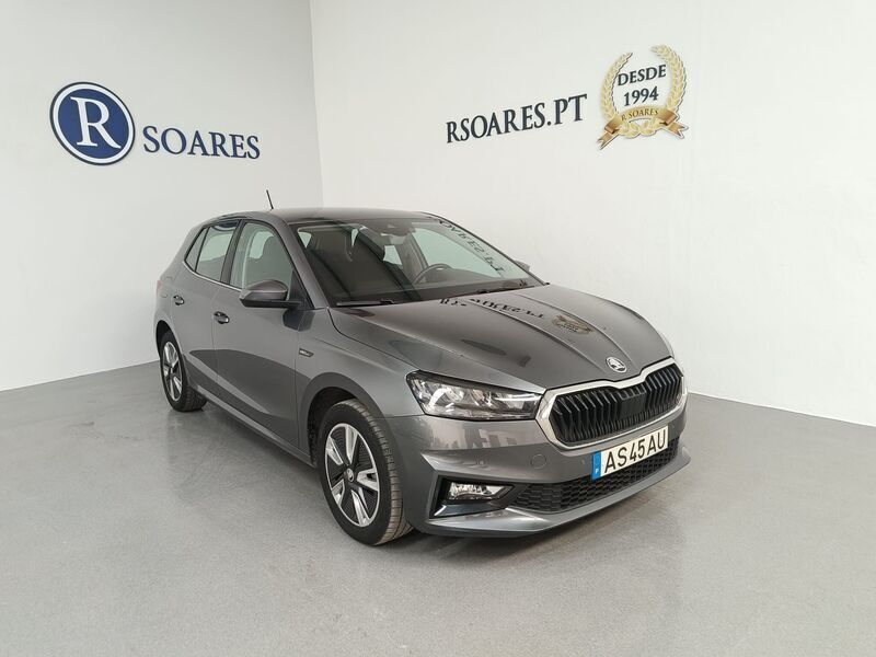 Cinza Usado 2022 Skoda Fabia First Edition Citadino | € 19.450 (Preço elevado) - Imagem 1/4