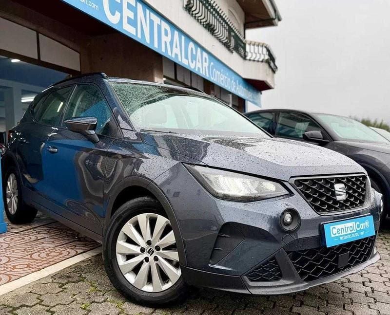Cinza Usado 2023 Seat Arona Style SUV | € 17.950 (Preço justo) - Imagem 1/4