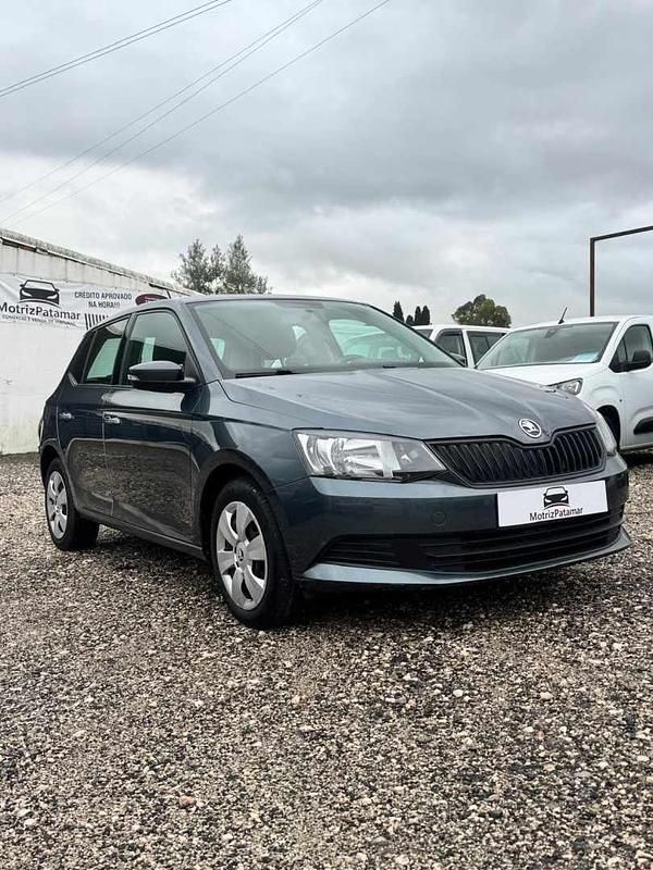 Usado Skoda Fabia 90 HP (66 kW) 2017 Cinzento Sedan