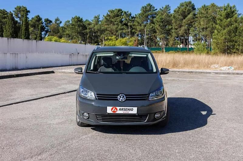 Usado VW Touran 140 HP (102 kW) 2015 Cinzento Monovolume