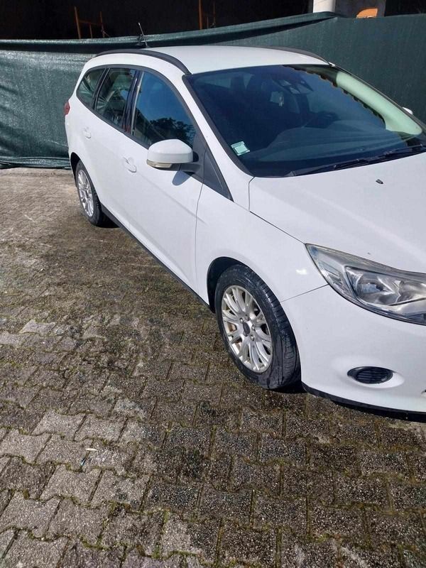Branco Usado 2012 Ford Focus Citadino | € 6.900 (Preço justo) - Imagem 1/2