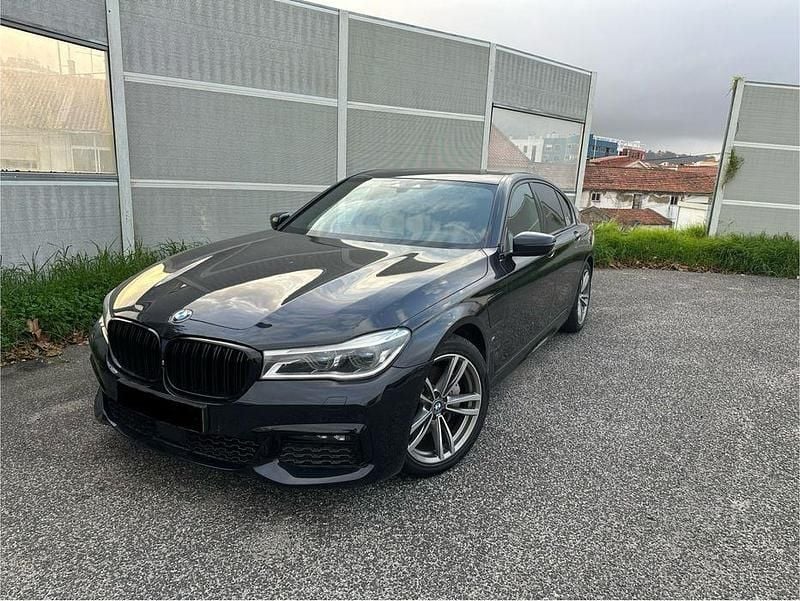 Usado 2017 BMW 740 M Performance Sedan | € 38.900 - Imagem 1/4