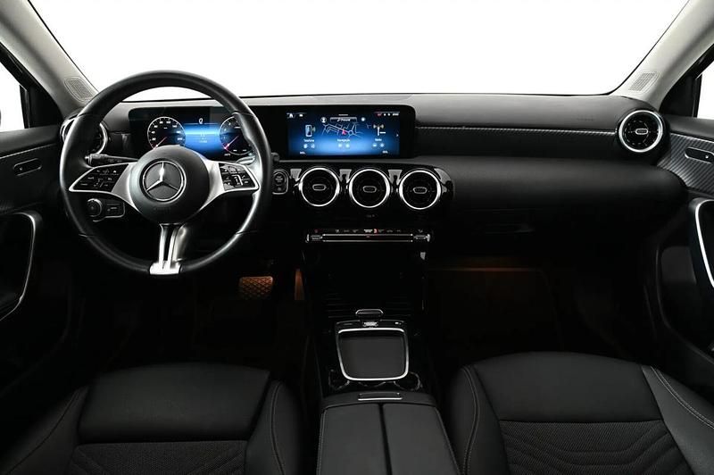 Usado Mercedes A200 163 HP (119 kW) 2023 Cinzento